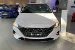 hyundai accent-mau trang