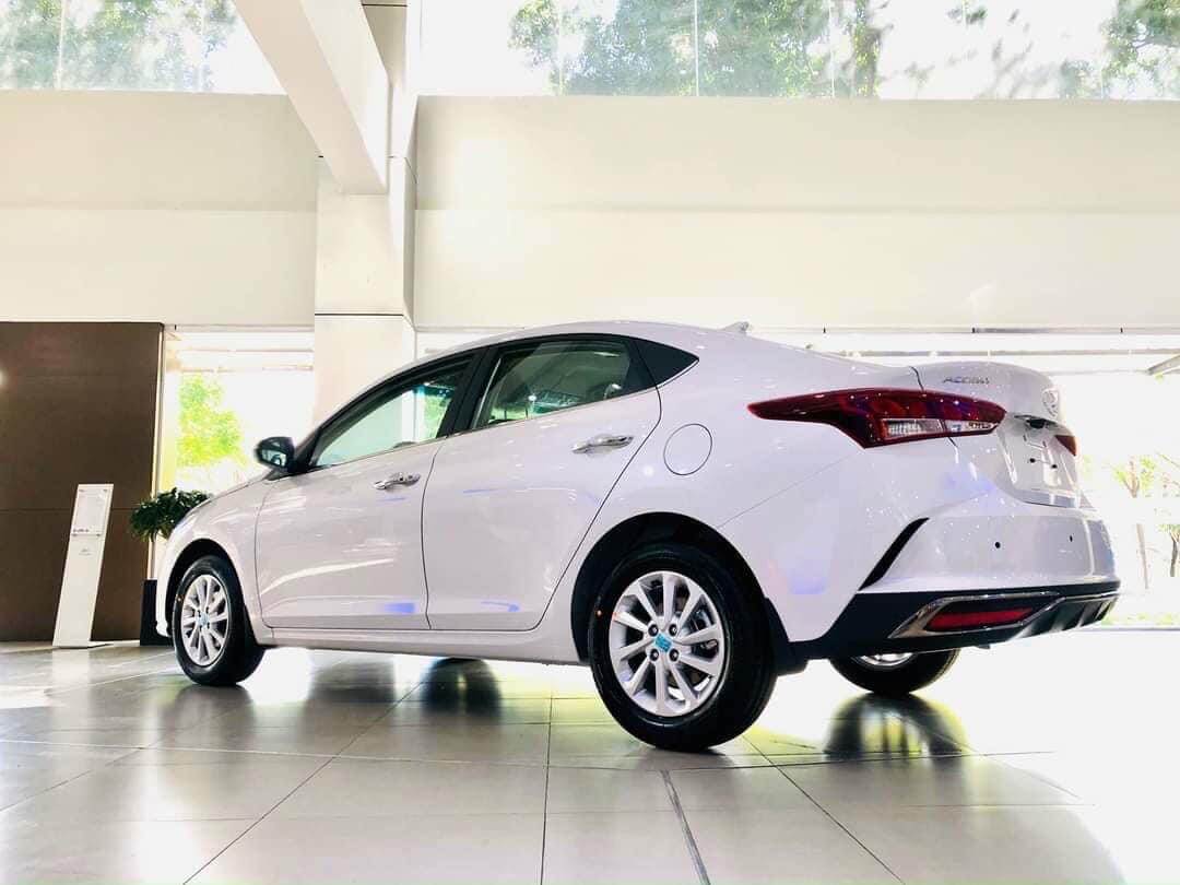 Hyundai Accent mau trang tcmotor hyundai.com Giá Bán Hyundai Accent, Chi Tiết Lăn Bánh Và Thông Tin Mua góp